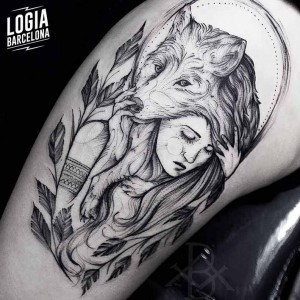 tatuaje_brazo_lobo_mujer_india_logia_barcelona_bruno_almeida  